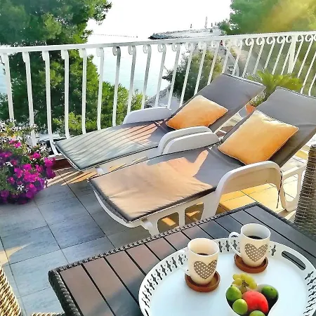 Lovely Place By The Beach, Enjoy Splendid Break