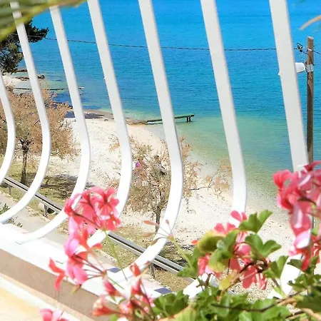Lovely Place By The Beach, Enjoy Splendid Break Apartment