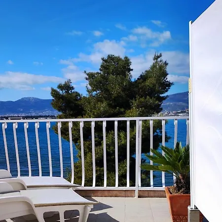 Apartment Lovely Place By The Beach, Enjoy Splendid Break